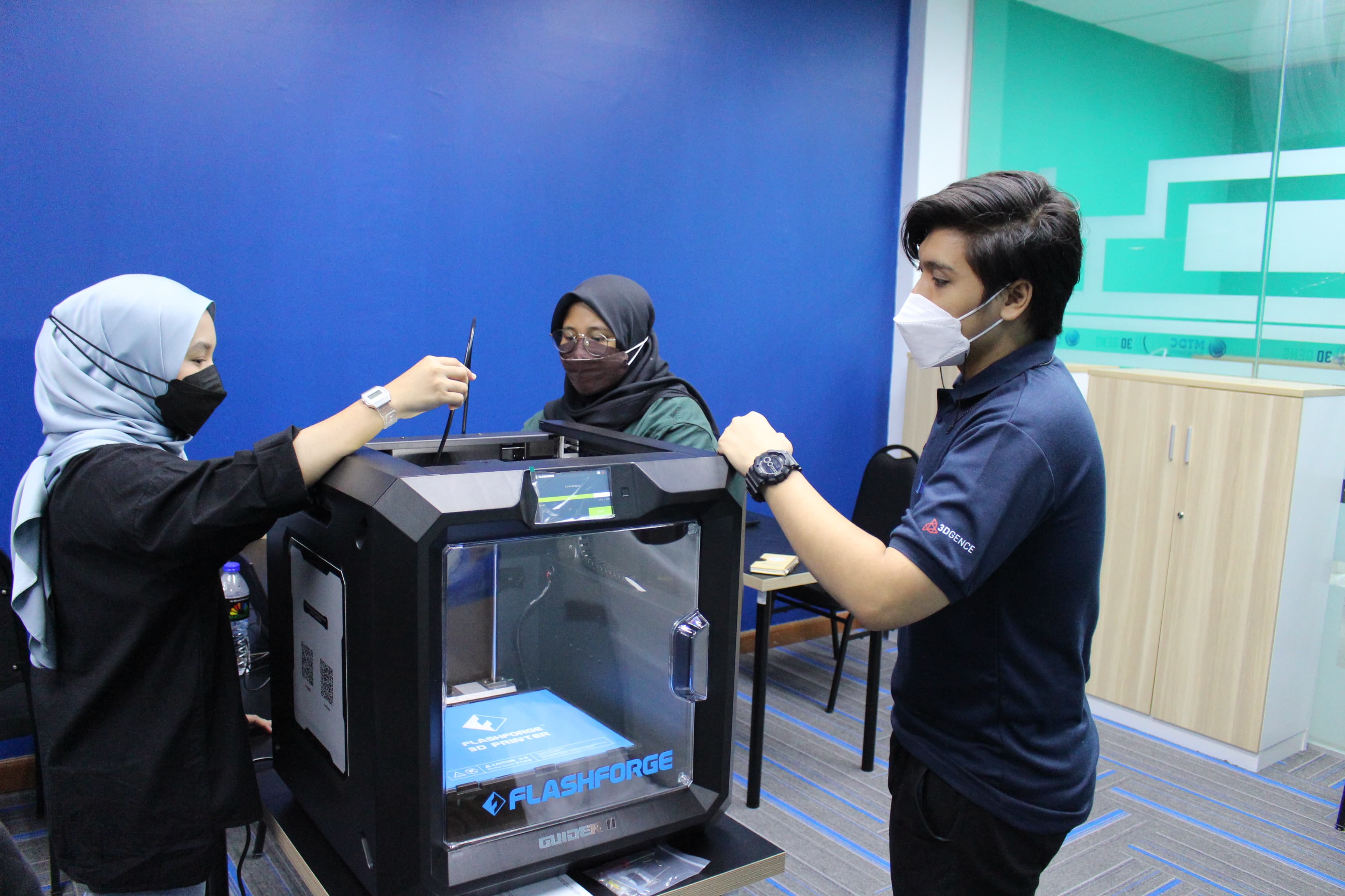 3D printer operation training session