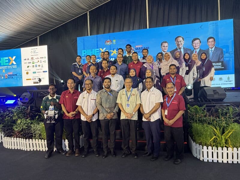 Kumpulan peserta 3D Gens dan PSP di pentas pameran
